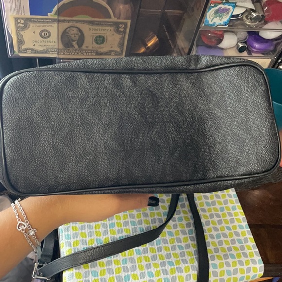 Michael Kors Frankie Bucket Bag - Picture 4 of 8